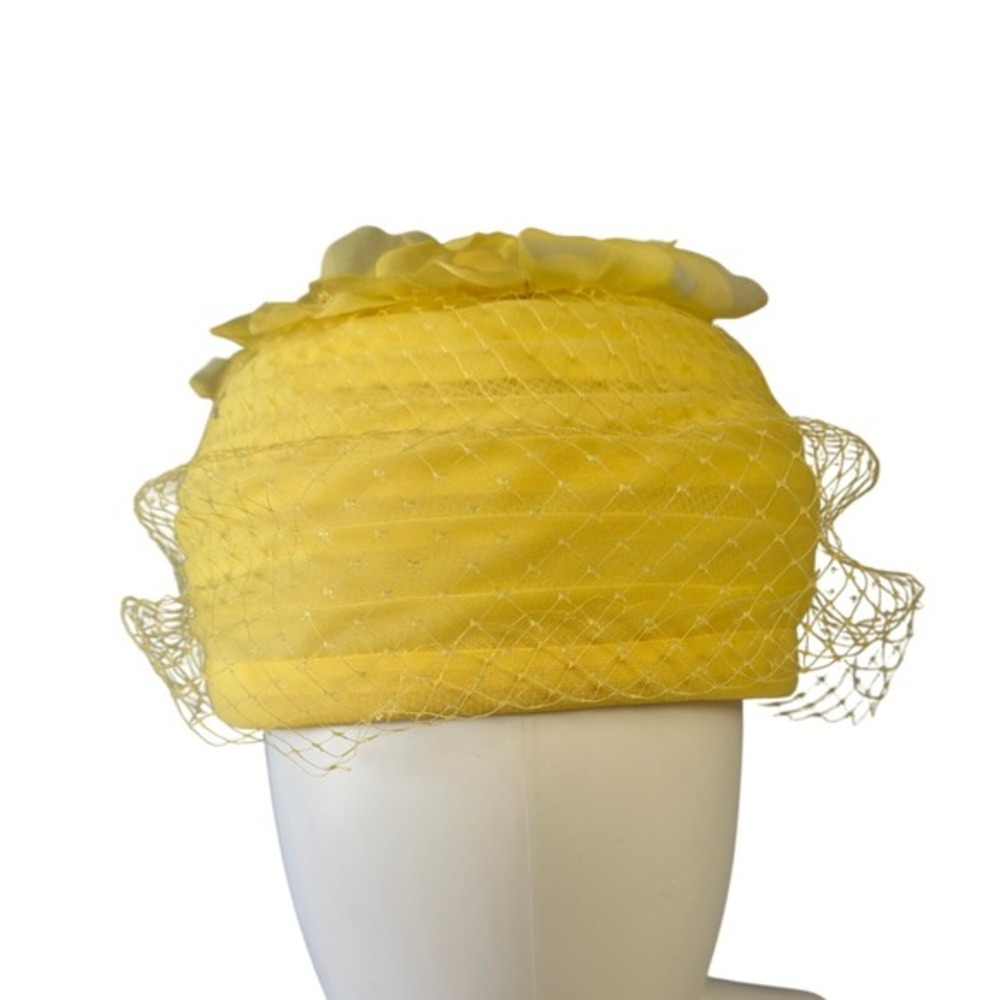 Vintage 60s Yellow Pillbox Hat with Floral Daisy Lace & Veil Fascinator JS - Picture 6 of 10